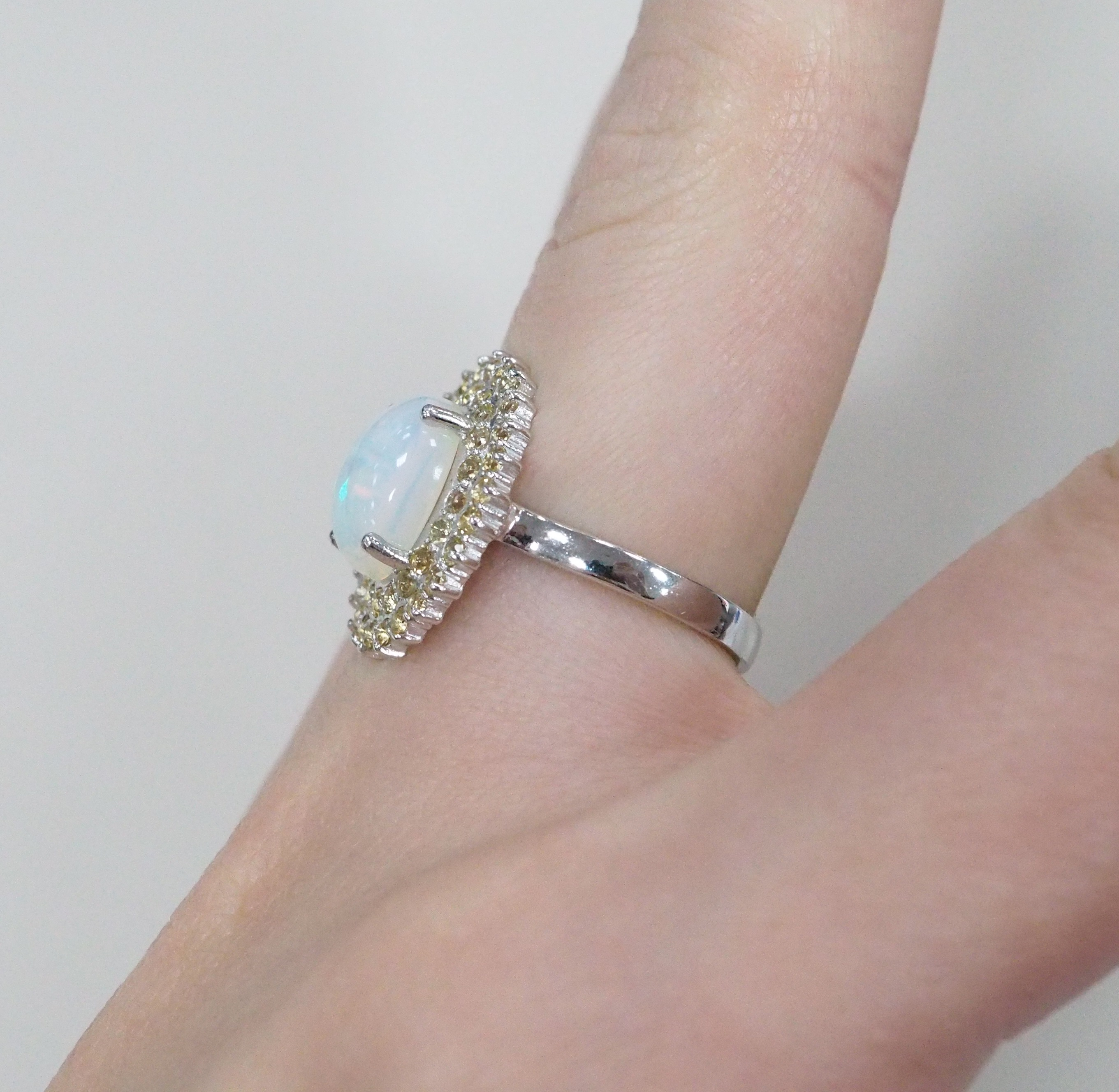 Серебряное кольцо с опалом